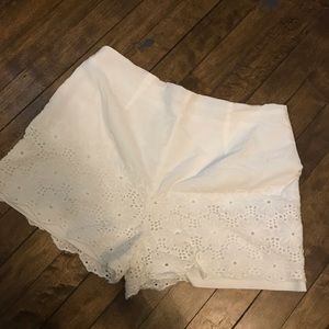 Flower-edged White Shorts